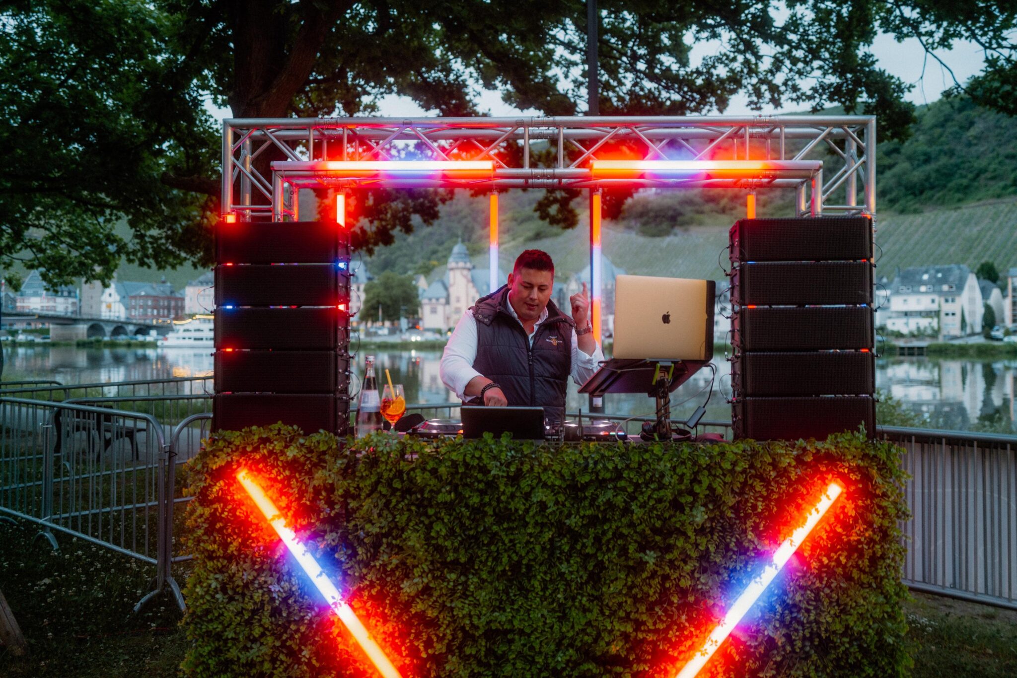 content-img-dj